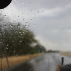 Und dann fing es plötzlich an zu regnen! Zum Glück saßen wir da schon längst wieder im Auto.